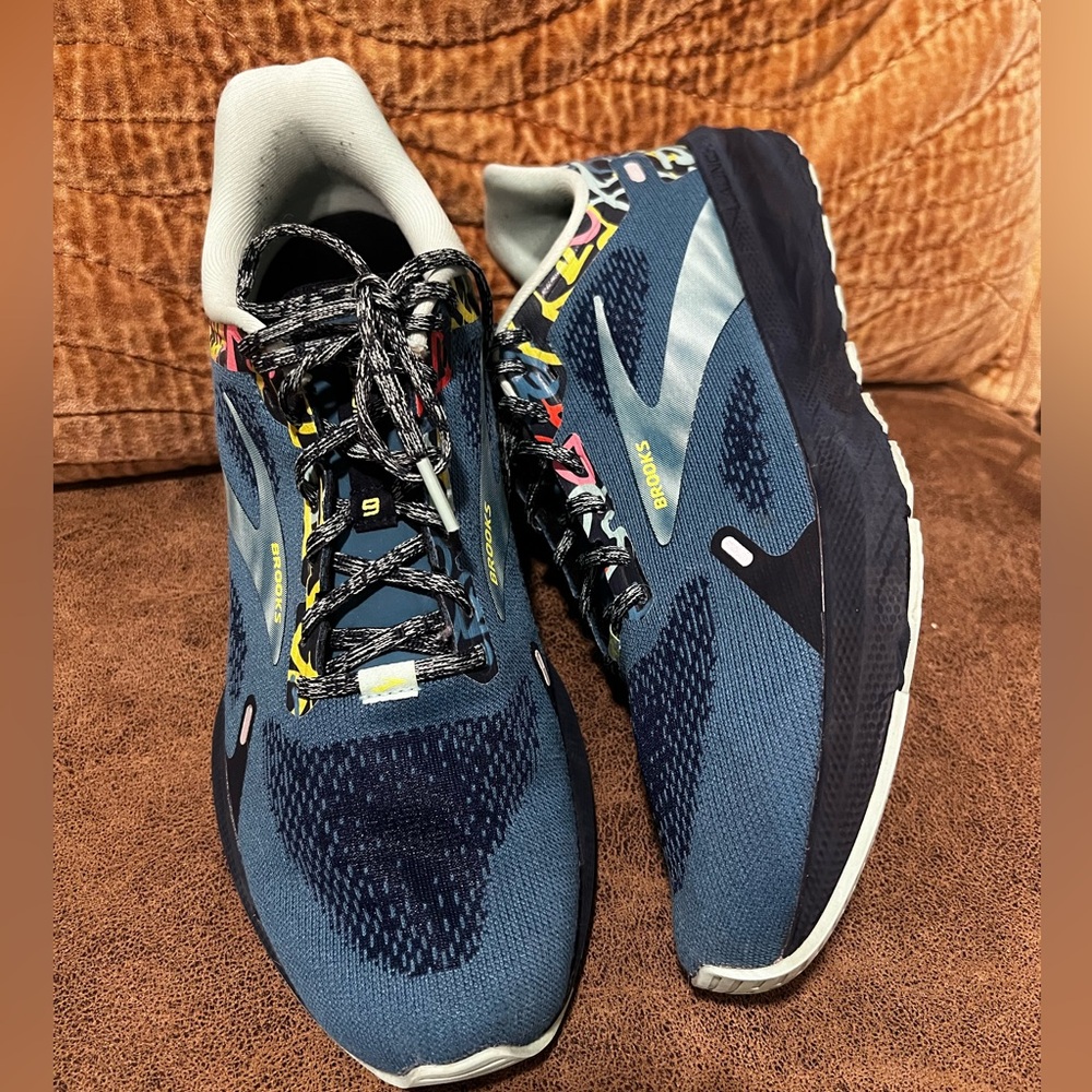 Women’s size 11.5 Brooks launch sneakers